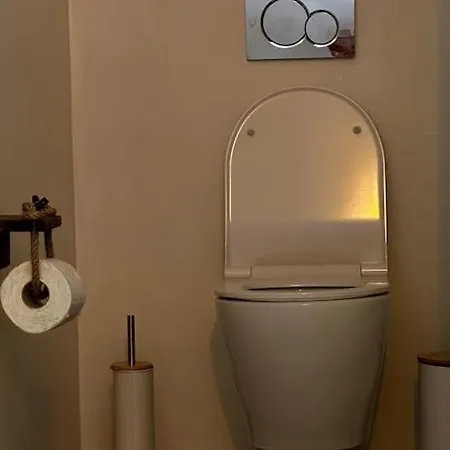 Cave House Milos Feriehus *