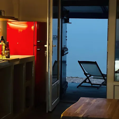 Cave House Milos Feriehus *